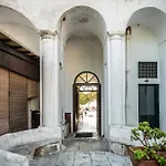 Palazzo Caputo * סנטה מריה אל בניו