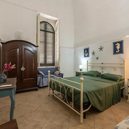 ホームステイ Palazzo Caputo *